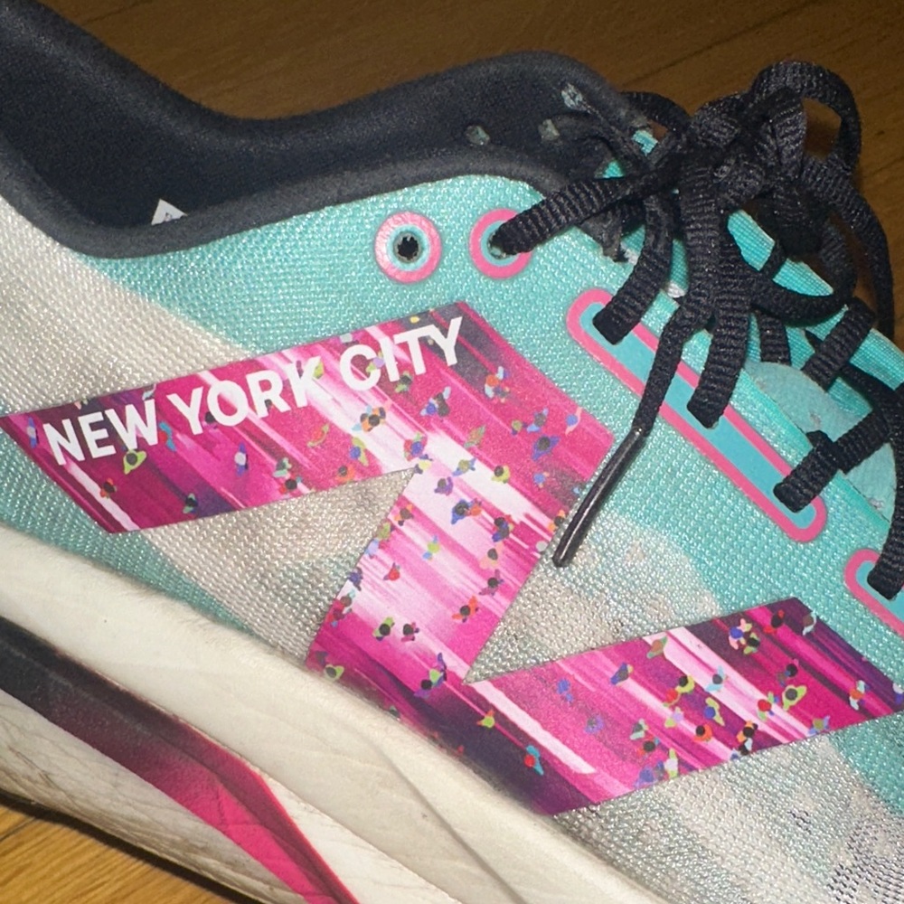 New Balance limited edition TCS NYC Marathon FuelCell SuperComp Elite v4 - Picture 3 of 10